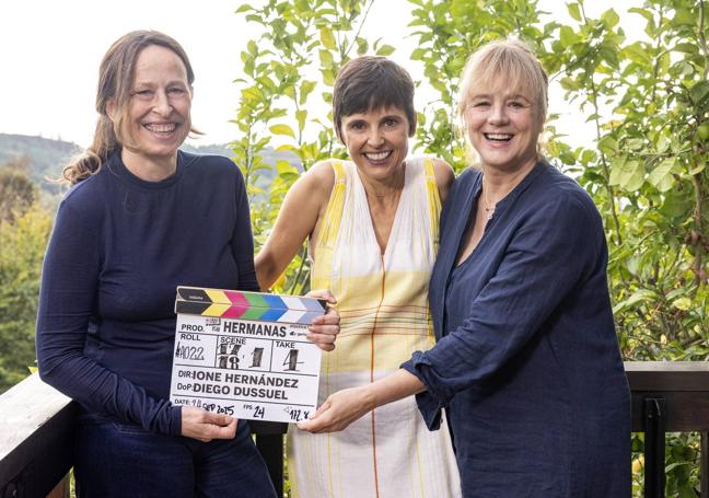 Ione Hernández, Elena Anaya y Emma Suárez.
